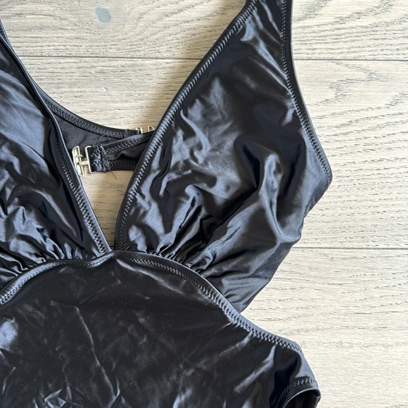 Yira One Piece in Size Small - Picture 2 of 6